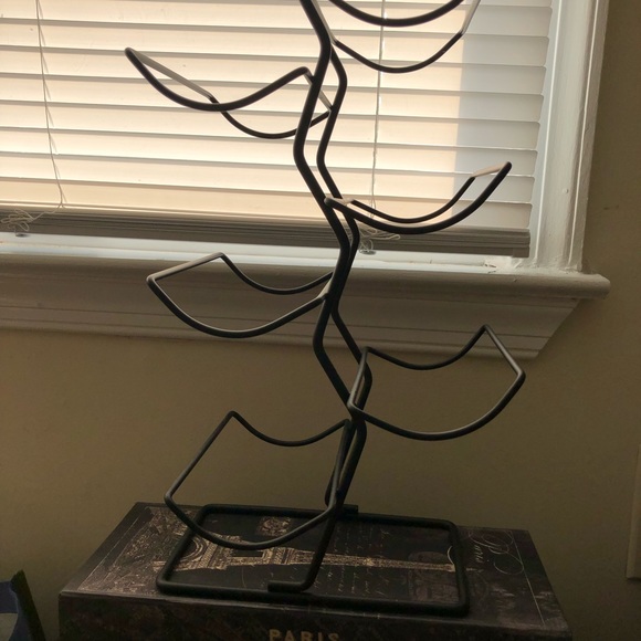 Minimalist black wire wine rack - Picture 3 of 3
